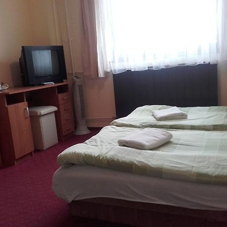 Bed and Breakfast Domino Panzió Székesfehérvár Exterior foto