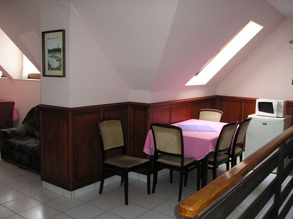 Bed and Breakfast Domino Panzió Székesfehérvár Exterior foto