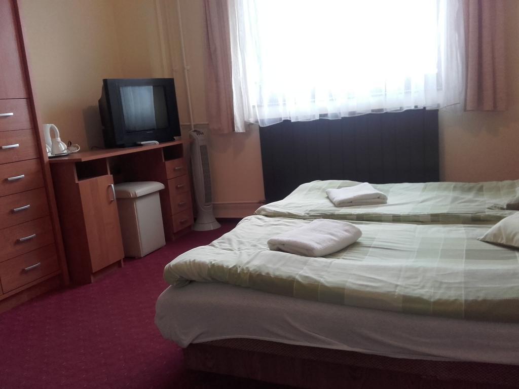 Bed and Breakfast Domino Panzió Székesfehérvár Exterior foto